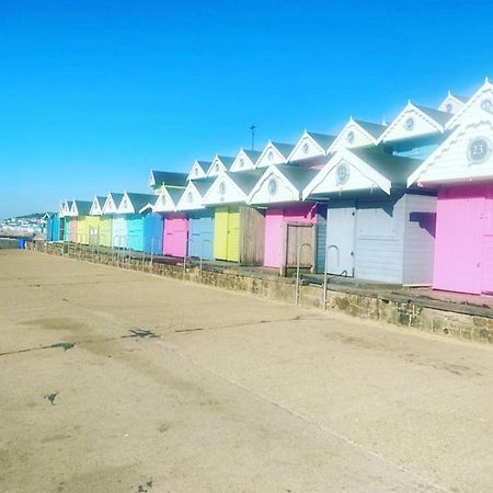 Modern 3 Bedroom Caravan Near The Beach Walton-on-the-Naze Exteriör bild