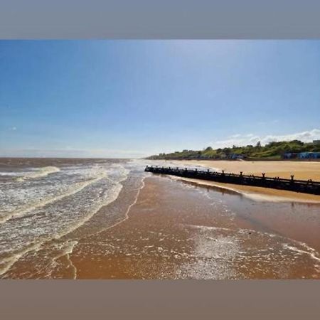 Modern 3 Bedroom Caravan Near The Beach Walton-on-the-Naze Exteriör bild