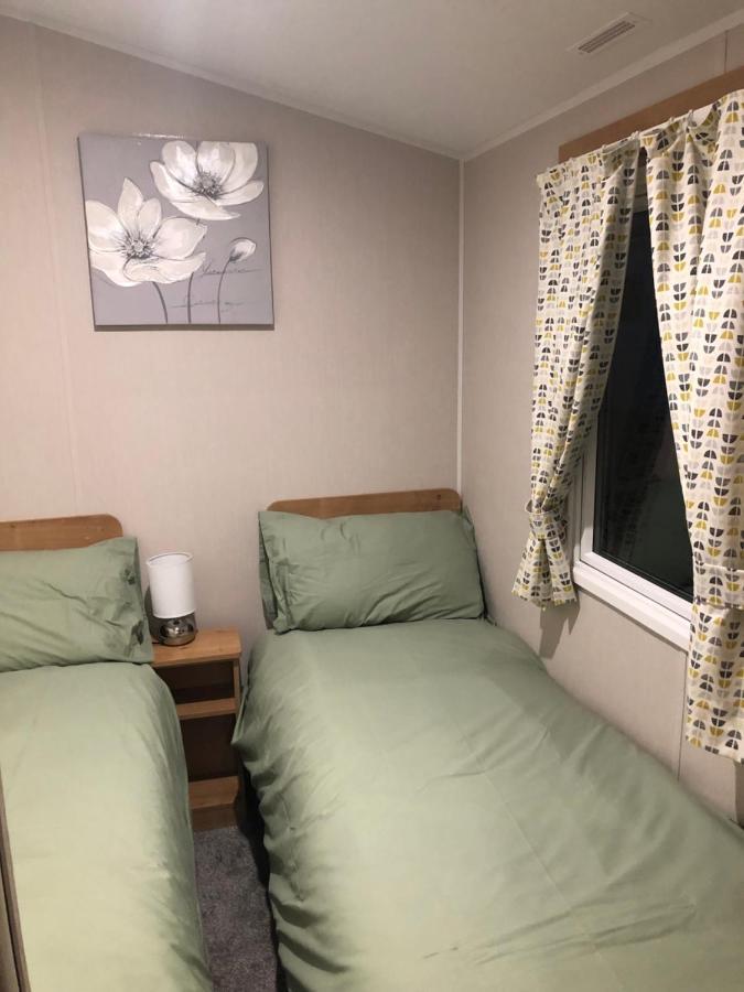 Modern 3 Bedroom Caravan Near The Beach Walton-on-the-Naze Exteriör bild
