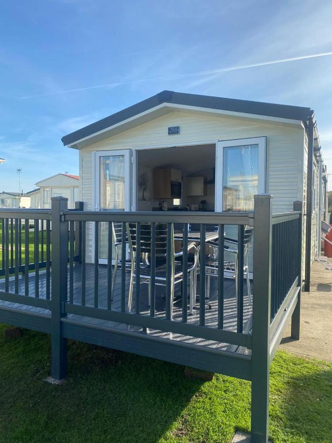 Modern 3 Bedroom Caravan Near The Beach Walton-on-the-Naze Exteriör bild