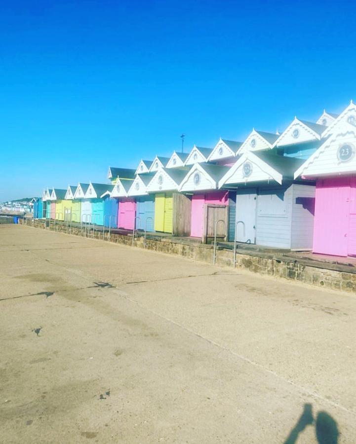 Modern 3 Bedroom Caravan Near The Beach Walton-on-the-Naze Exteriör bild