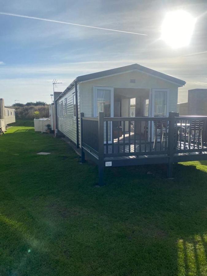 Modern 3 Bedroom Caravan Near The Beach Walton-on-the-Naze Exteriör bild