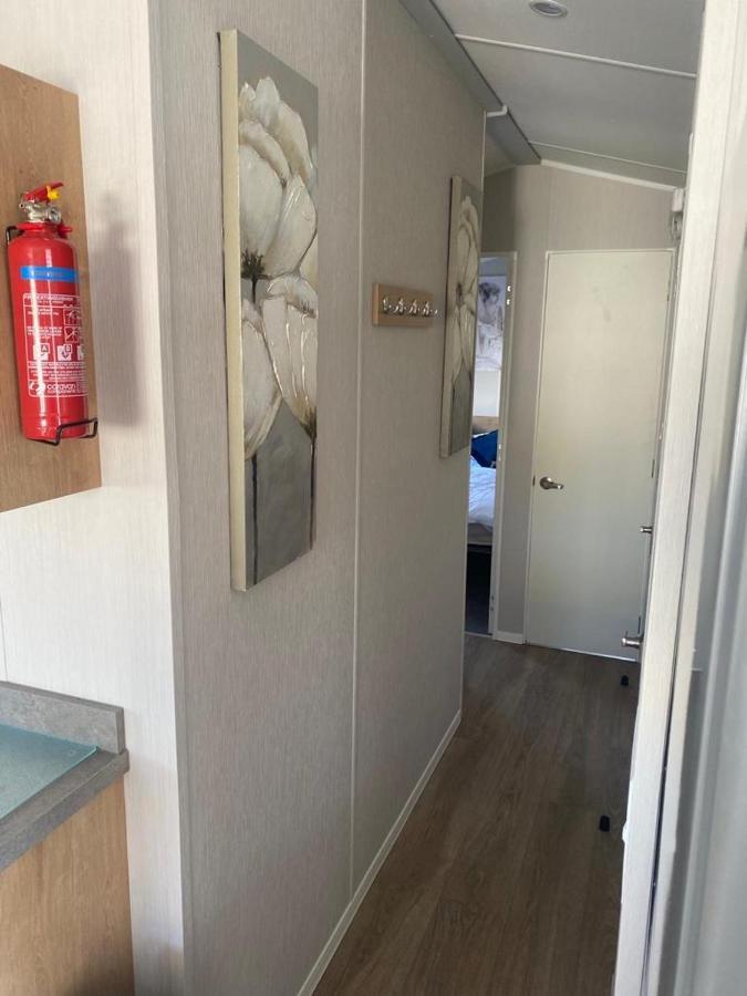 Modern 3 Bedroom Caravan Near The Beach Walton-on-the-Naze Exteriör bild